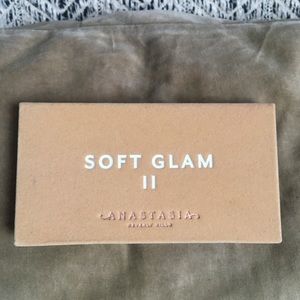 Anastasia Beverly Hills Soft Glam II eyeshadow palette